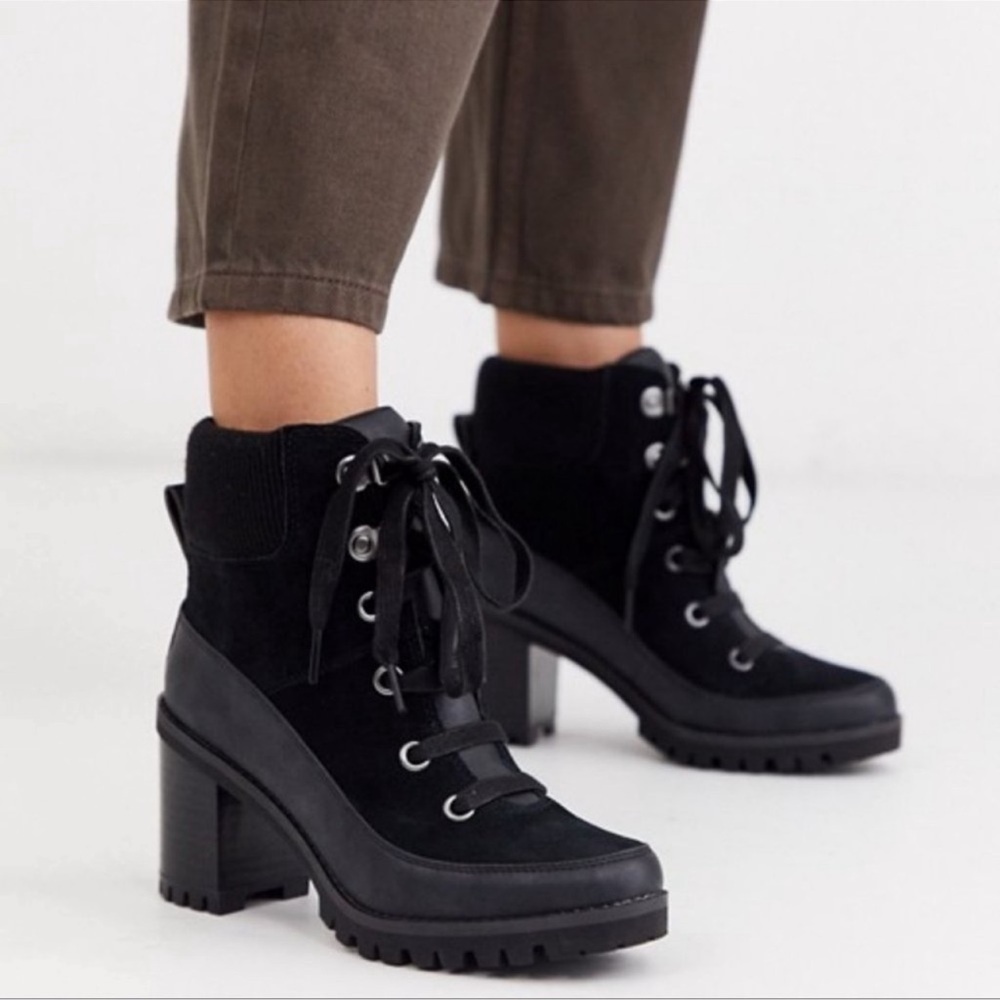 Ugg Redwood Lace Up Chunky Heel Boots - Picture 2 of 11